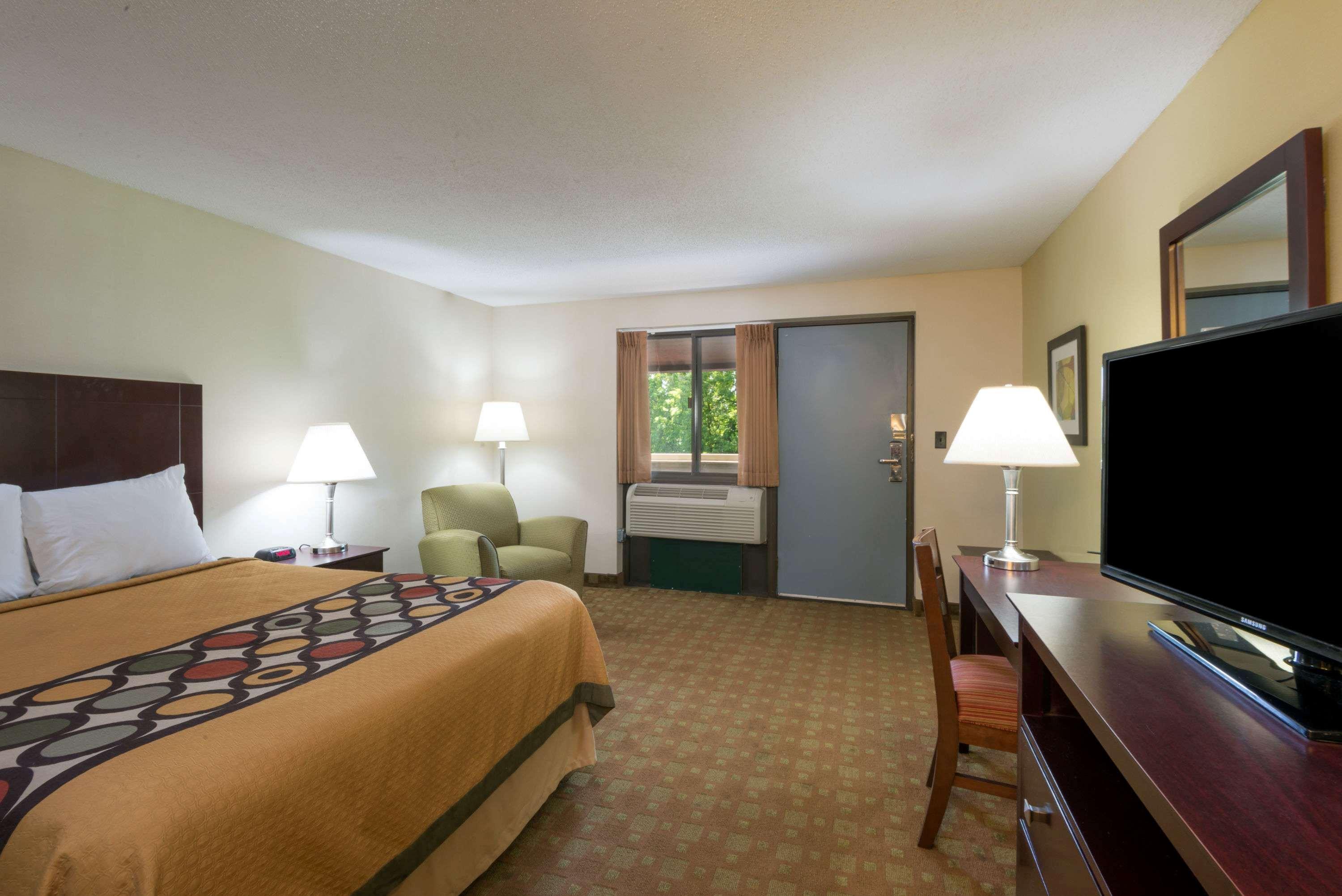 Super 8 By Wyndham White River Junction Extérieur photo