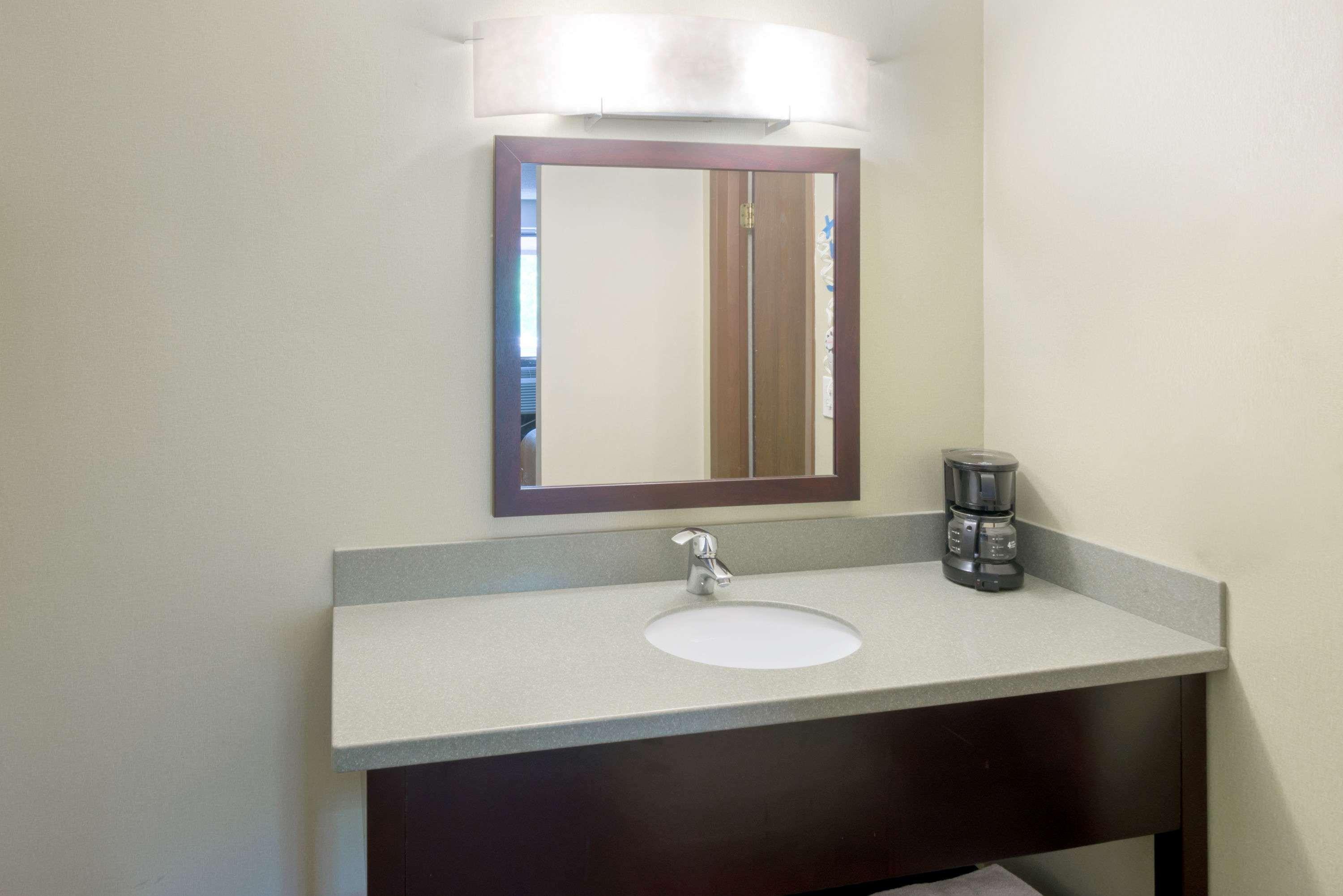 Super 8 By Wyndham White River Junction Extérieur photo