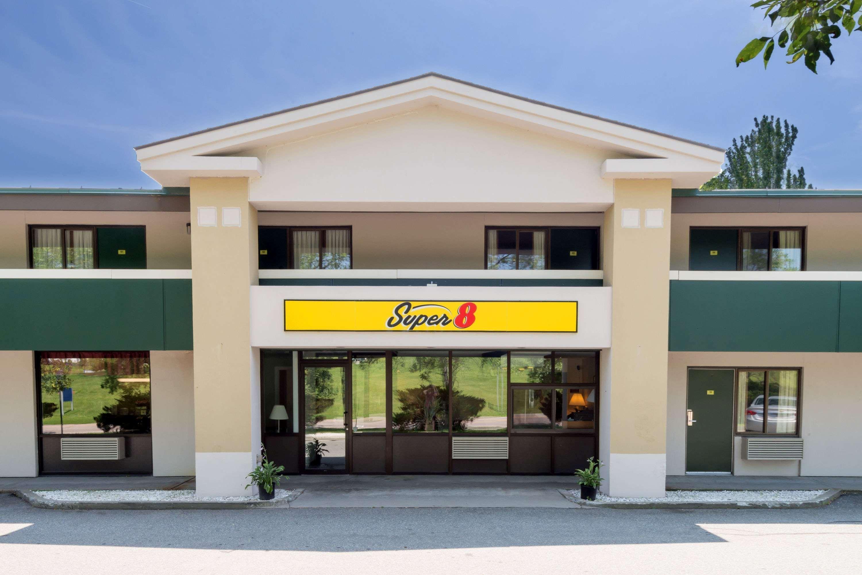 Super 8 By Wyndham White River Junction Extérieur photo
