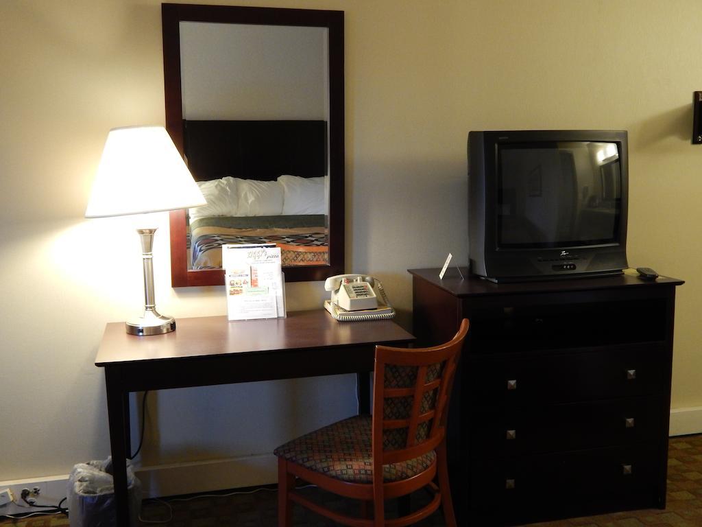 Super 8 By Wyndham White River Junction Extérieur photo