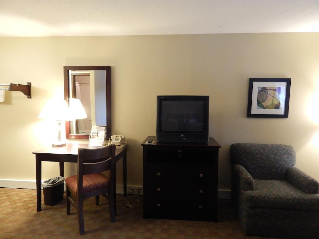 Super 8 By Wyndham White River Junction Extérieur photo