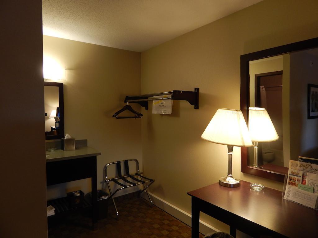 Super 8 By Wyndham White River Junction Extérieur photo