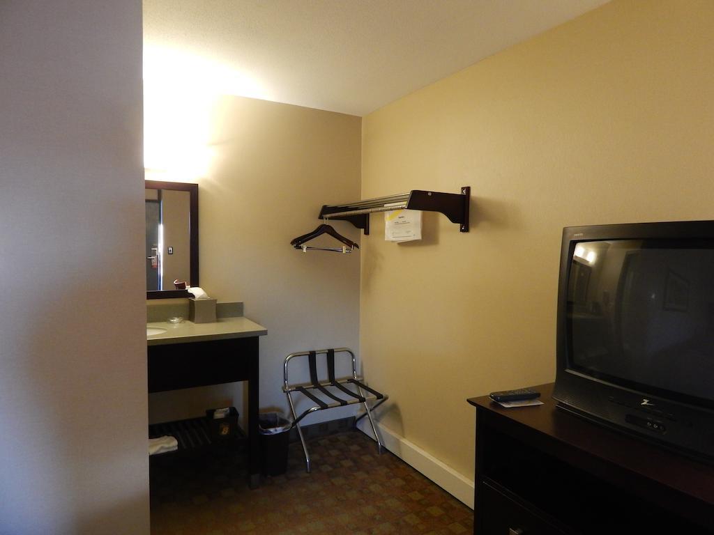 Super 8 By Wyndham White River Junction Extérieur photo